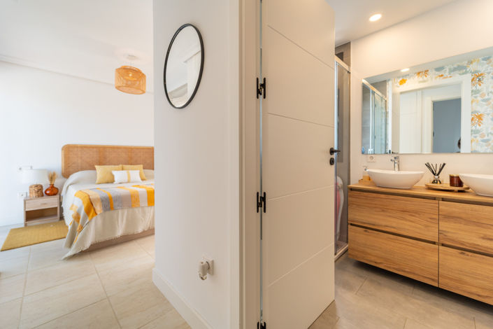 Image No.18-2 Bed Property for sale