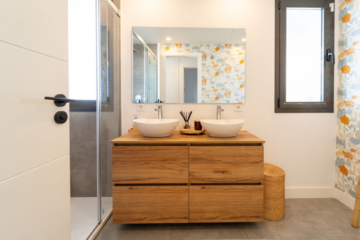 Image No.20-2 Bed Property for sale