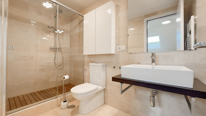 Image No.11-2 Bed Property for sale