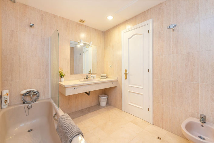 Image No.17-3 Bed Apartment for sale