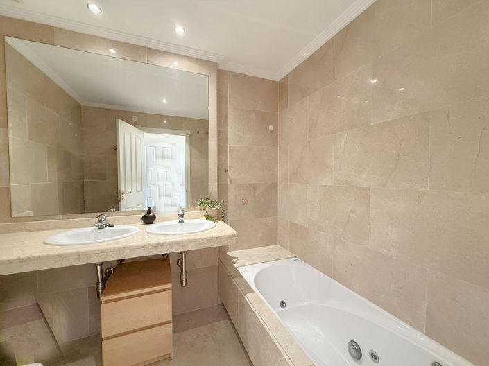 Image No.20-Appartement de 2 chambres à vendre à Estepona