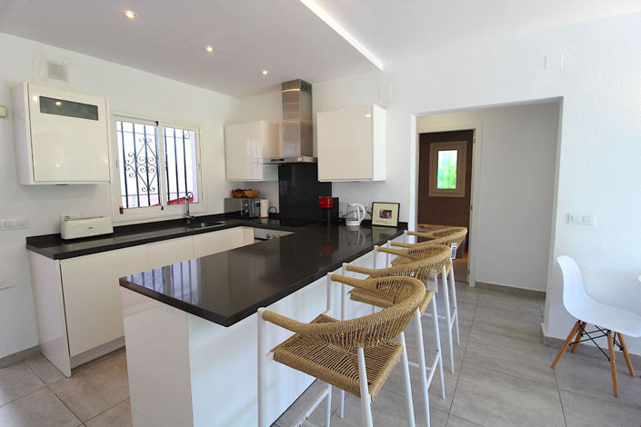 Image No.10-2 Bed Property for sale