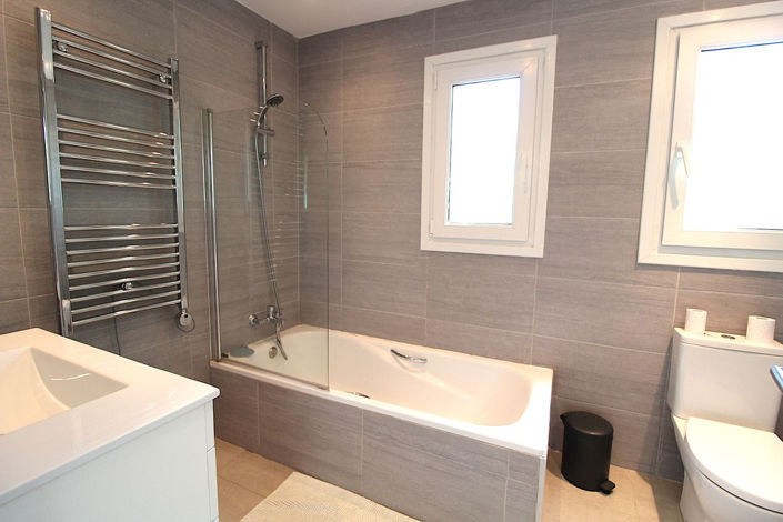 Image No.14-2 Bed Property for sale