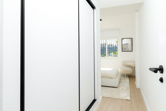 Image No.12-3 Bed Property for sale