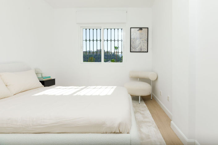 Image No.14-3 Bed Property for sale