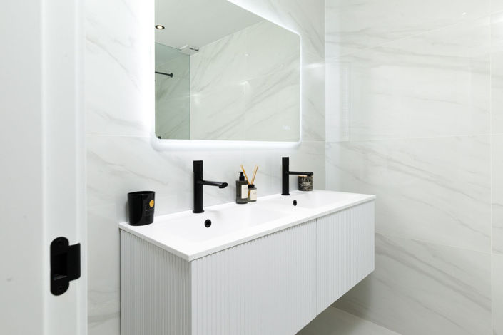 Image No.17-3 Bed Property for sale