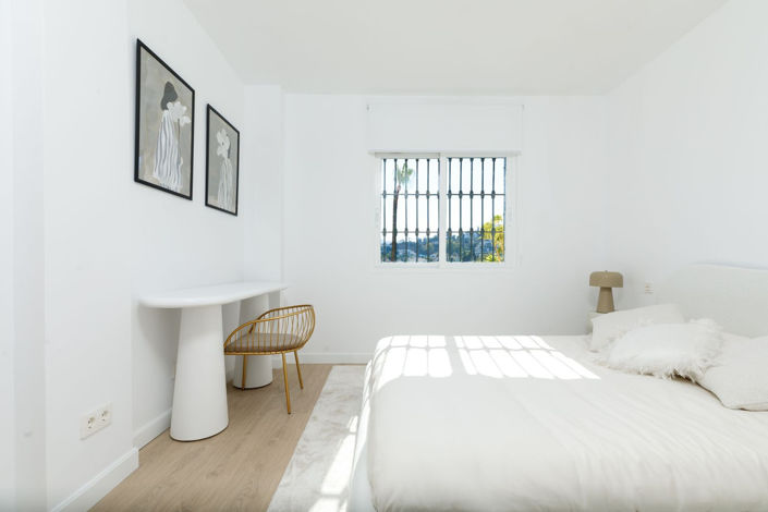 Image No.19-3 Bed Property for sale