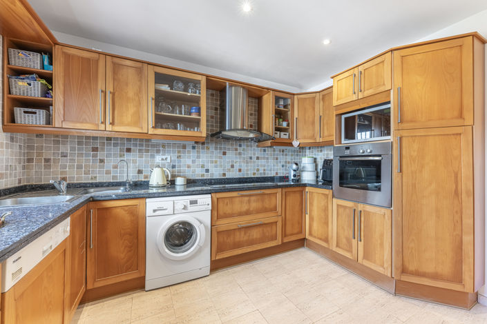 Image No.11-3 Bed House for sale