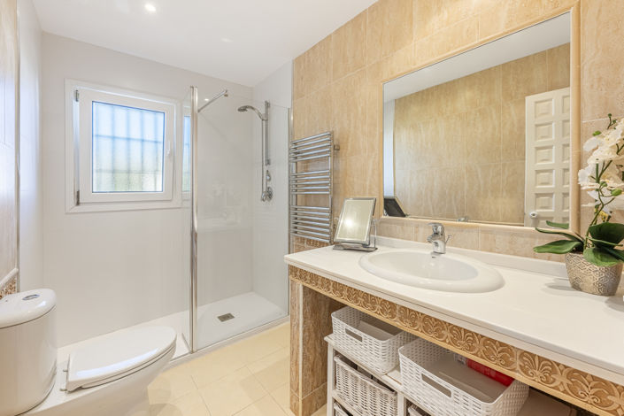 Image No.6-3 Bed House for sale