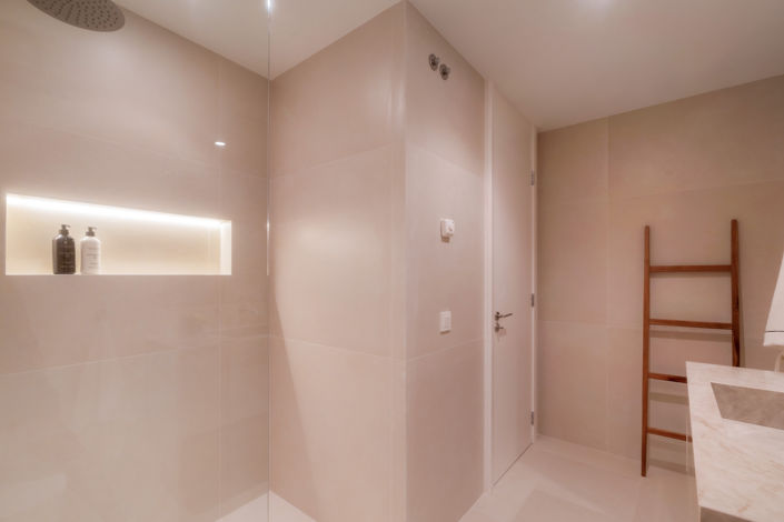 Image No.19-3 Bed Property for sale