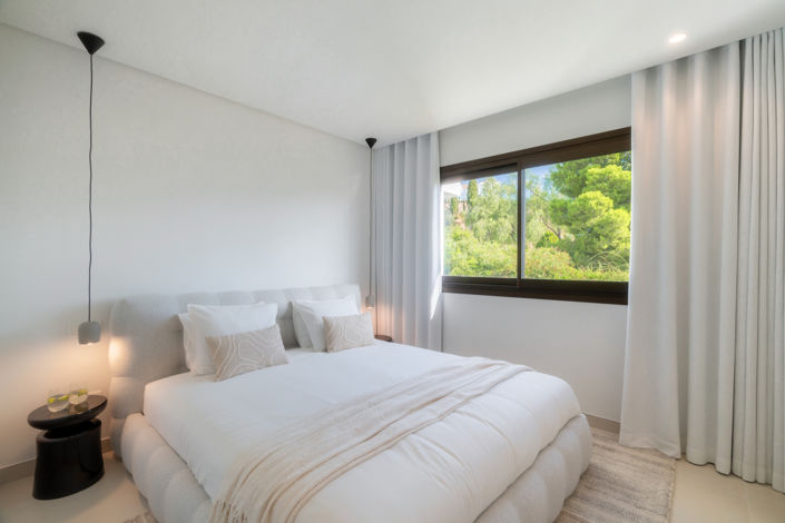 Image No.21-3 Bed Property for sale