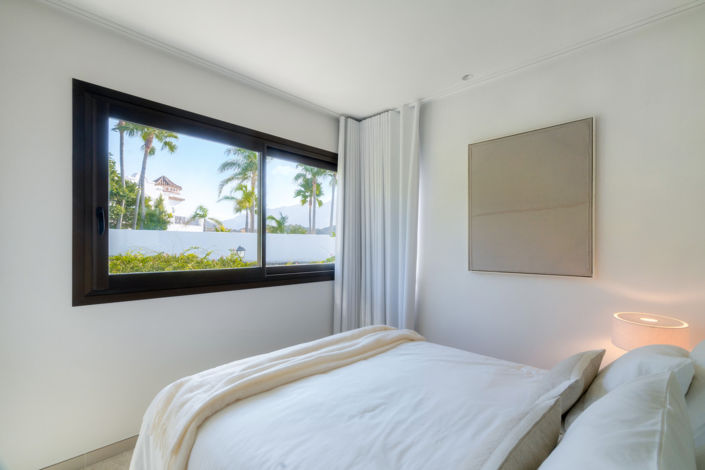 Image No.22-3 Bed Property for sale