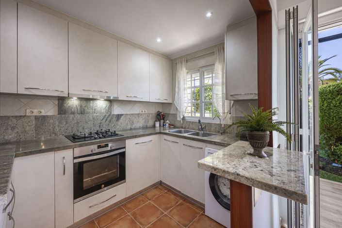 Image No.12-3 Bed Property for sale