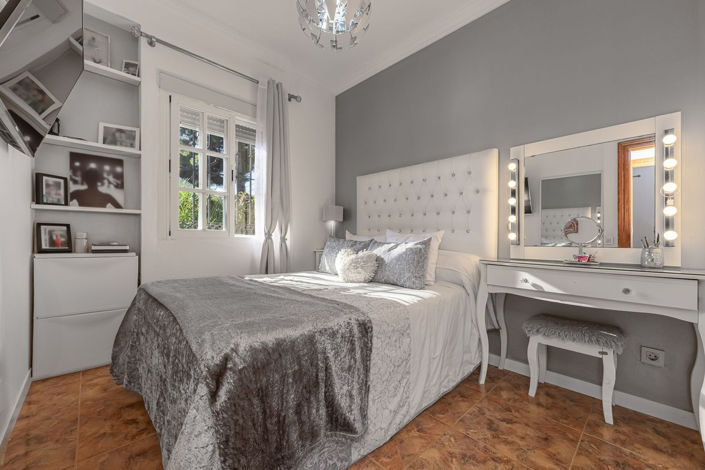 Image No.15-3 Bed Property for sale