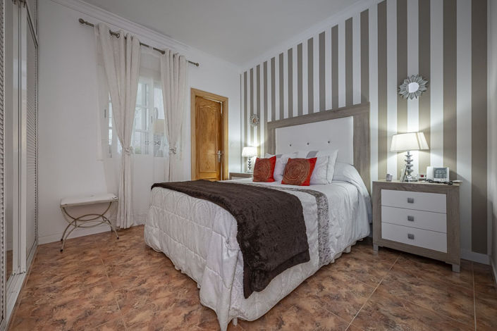 Image No.17-3 Bed Property for sale