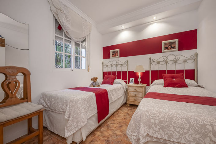 Image No.20-3 Bed Property for sale