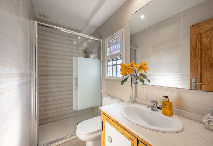 Image No.22-3 Bed Property for sale