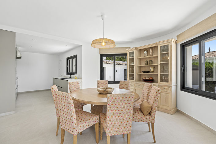 Image No.12-4 Bed Villa for sale