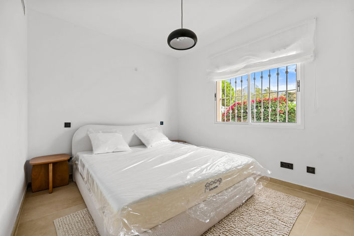 Image No.23-3 Bed Property for sale