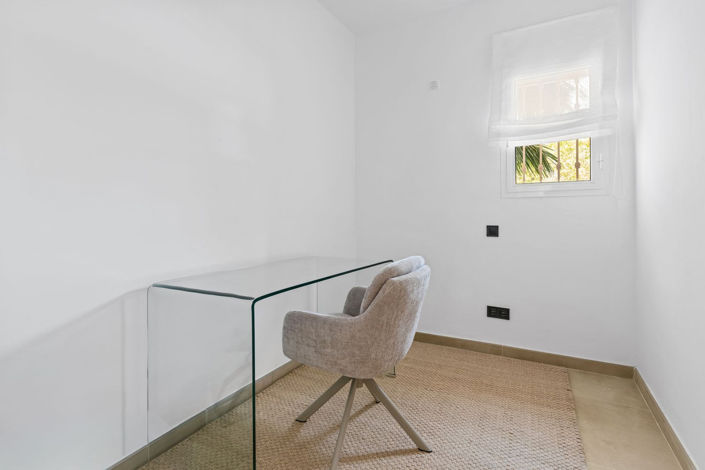 Image No.24-3 Bed Property for sale