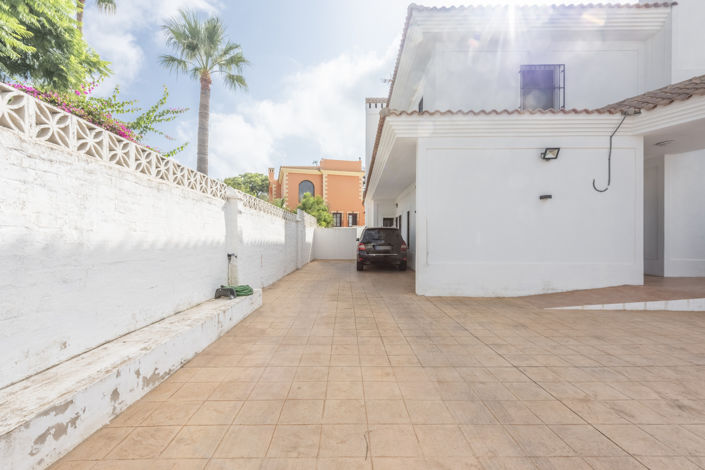 Image No.35-5 Bed Villa for sale