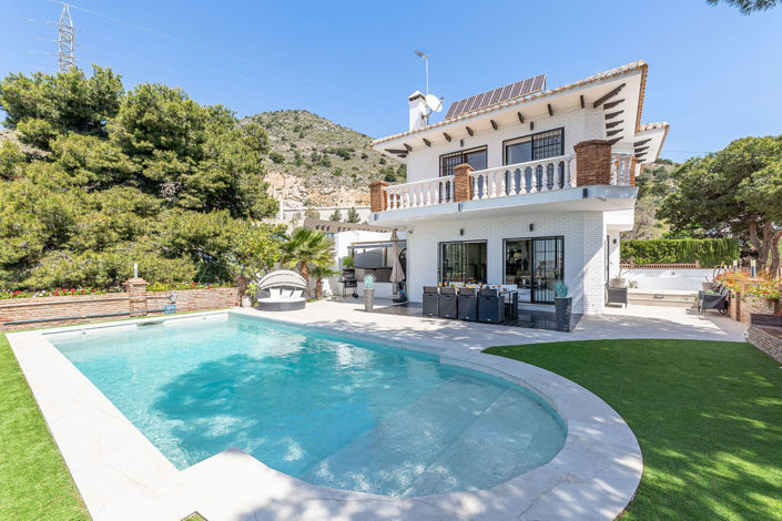 Image No.2-4 Bed Villa for sale