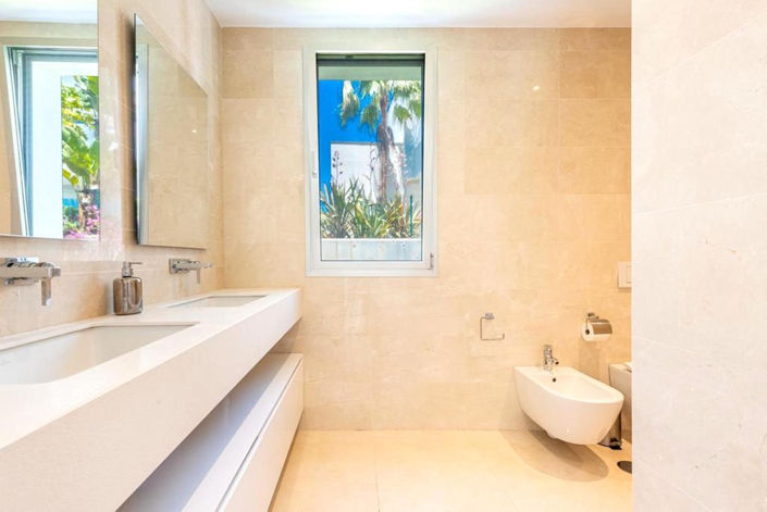 Image No.17-5 Bed Villa for sale