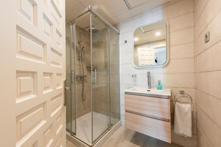 Image No.19-4 Bed House for sale