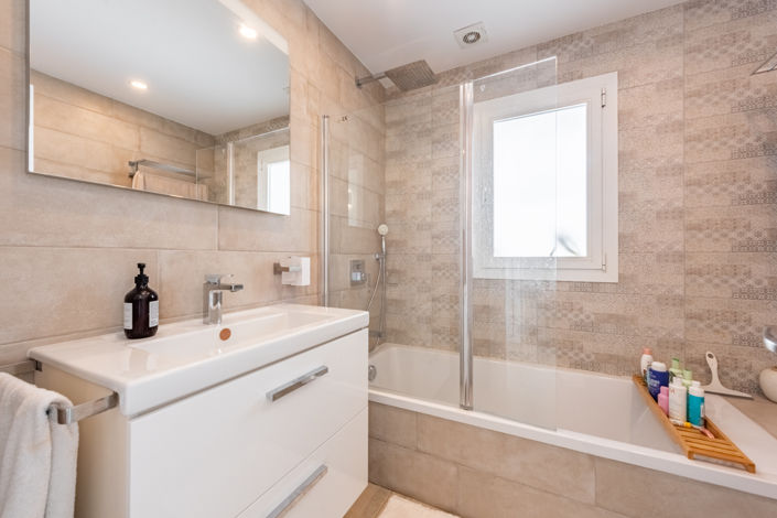 Image No.20-4 Bed House for sale