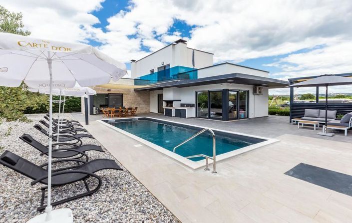 Image No.1-4 Bed Property for sale