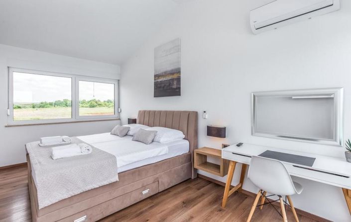 Image No.15-4 Bed Property for sale