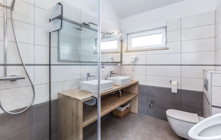 Image No.17-4 Bed Property for sale