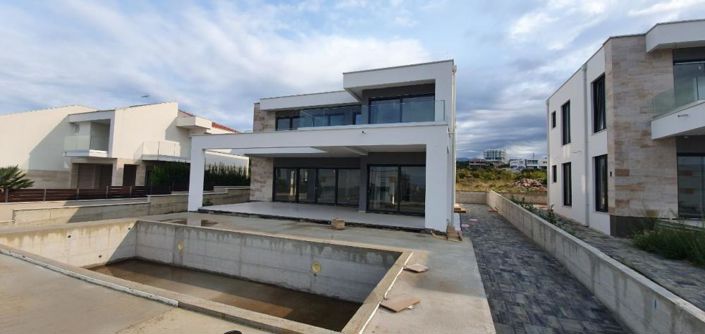 Image No.11-4 Bed Property for sale