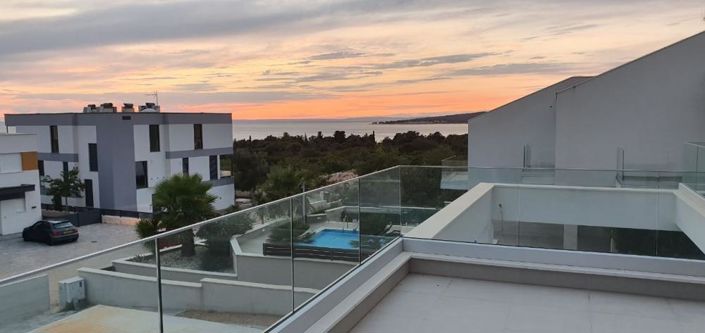 Image No.13-4 Bed Property for sale