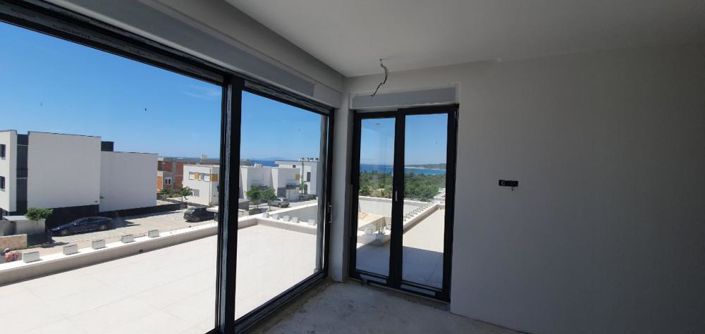 Image No.15-4 Bed Property for sale