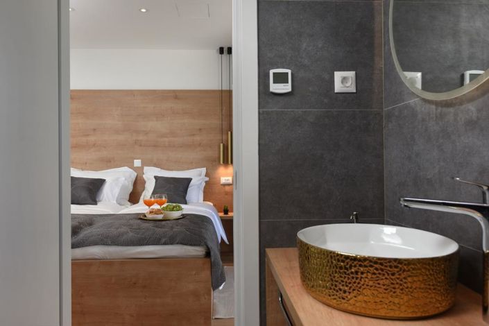 Image No.10-4 Bed Property for sale