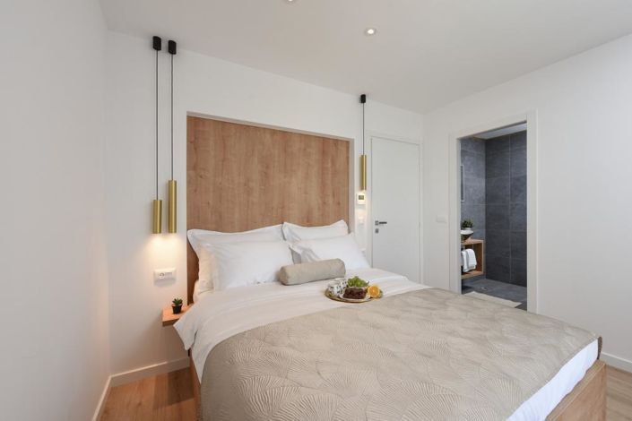 Image No.12-4 Bed Property for sale