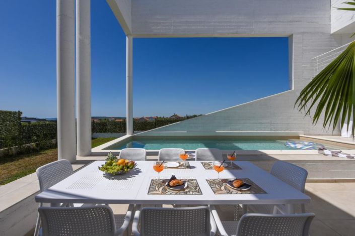 Image No.14-4 Bed Property for sale