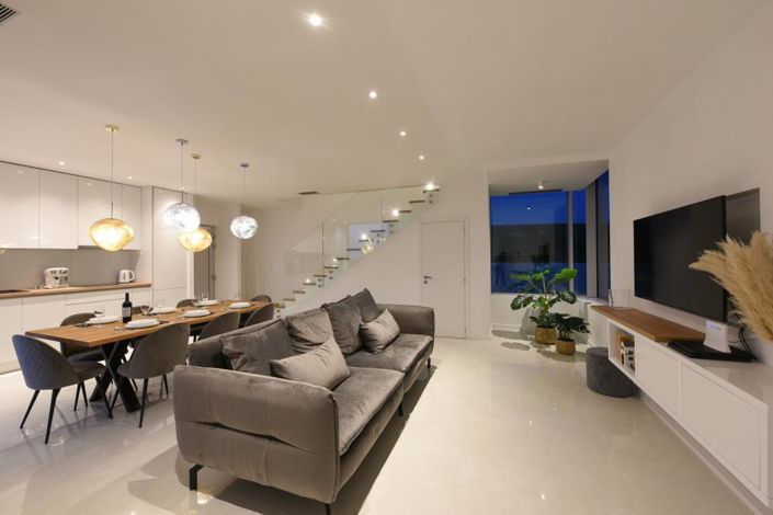 Image No.20-4 Bed Property for sale