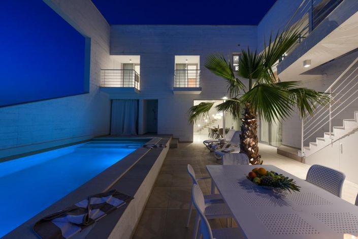 Image No.24-4 Bed Property for sale