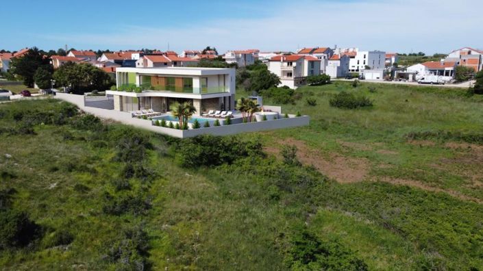 Image No.14-4 Bed Property for sale