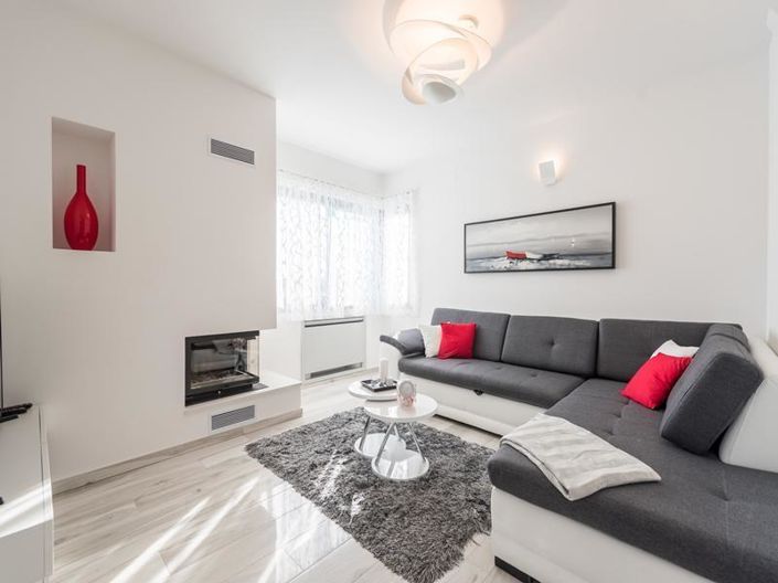 Image No.15-3 Bed Property for sale