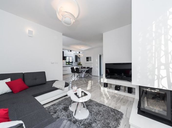 Image No.16-3 Bed Property for sale