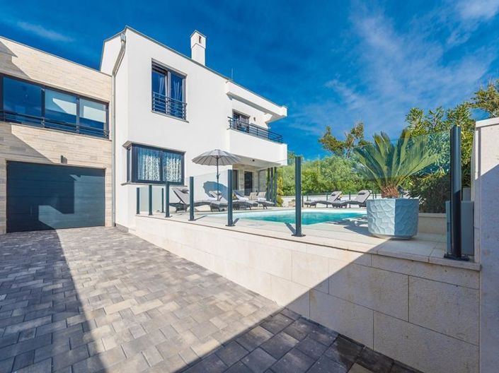 Image No.2-3 Bed Property for sale