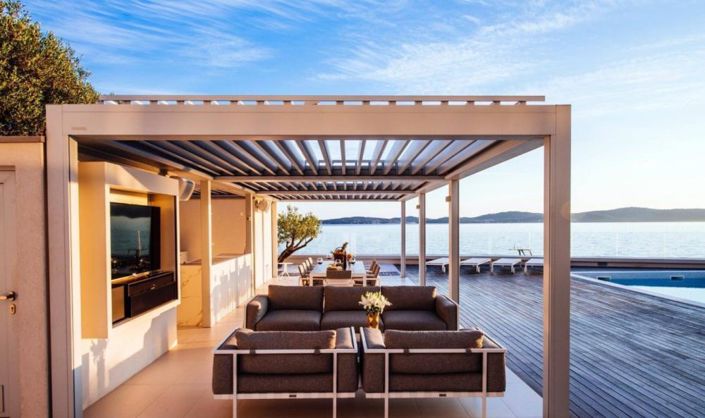 Image No.14-6 Bed Property for sale