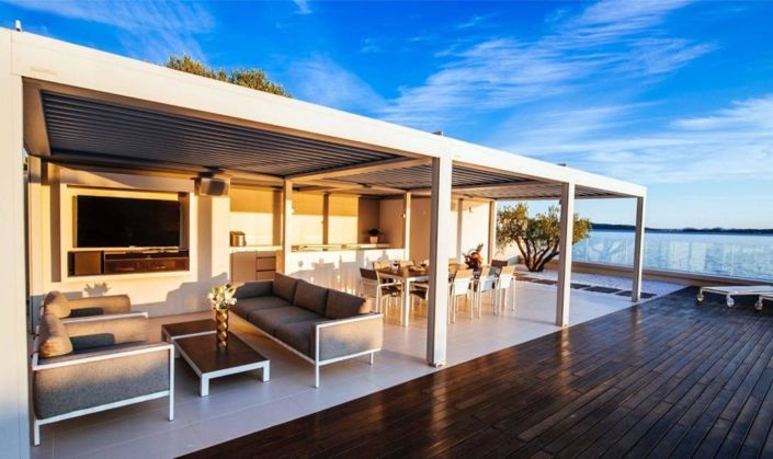 Image No.15-6 Bed Property for sale