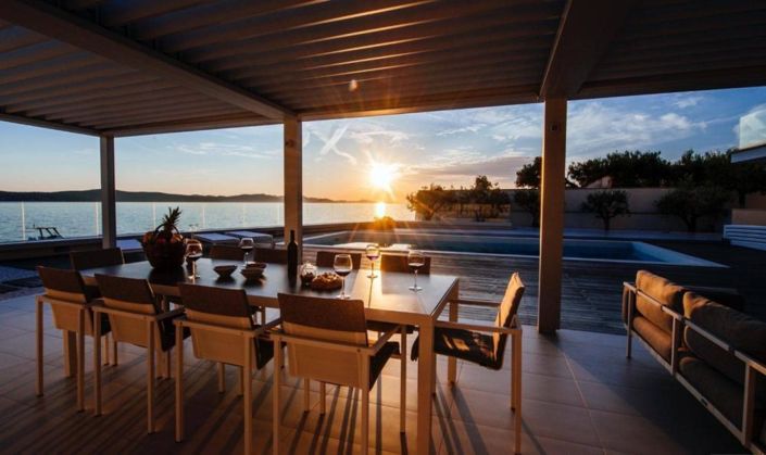 Image No.16-6 Bed Property for sale