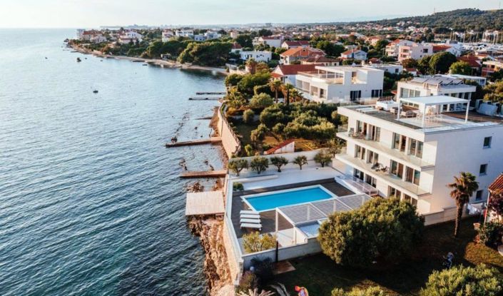 Image No.21-6 Bed Property for sale