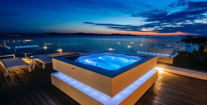 Image No.24-6 Bed Property for sale