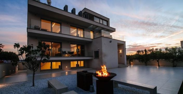 Image No.25-6 Bed Property for sale